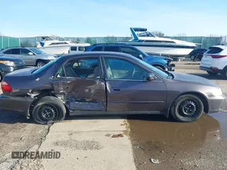 1998 Honda Accord LX z VIN 1HGCG5642WA046417, wystawiony jako IAAI lot #41945037 z przebiegiem Nie podano mil oraz . Historia ofert i sprzedaży dostępna na DreamBid. Obrazek 13.
