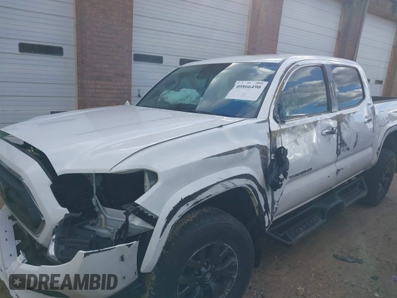 2023 Toyota Tacoma SR5 z VIN 3TYAZ5CN6PT039427, wystawiony jako IAAI lot #40866490 z przebiegiem 18 481 mil mil oraz . Historia ofert i sprzedaży dostępna na DreamBid. Obrazek 2.