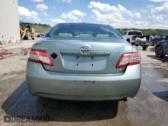 2011 Toyota Camry LE z VIN 4T1BF3EK6BU593874, wystawiony jako Copart lot #51959955 z przebiegiem 247 911 mil mil oraz Szkoda całkowita • Salvage title. Historia ofert i sprzedaży dostępna na DreamBid. Obrazek 6.