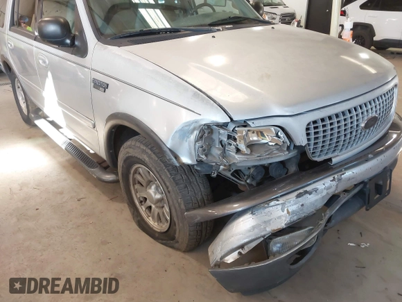 2000 Ford Expedition XLT with VIN 1FMRU1569YLB32940, listed as a IAAI auction lot 41316582 with 290,095 mi miles. Bid and sale history available at carsss.com. Image 6.