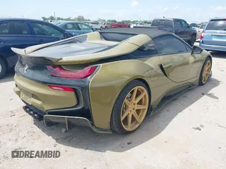 2019 BMW i8 z VIN WBY2Z6C52KVG98174, wystawiony jako IAAI lot #41994979 z przebiegiem 1 187 mil mil oraz . Historia ofert i sprzedaży dostępna na DreamBid. Obrazek 4.