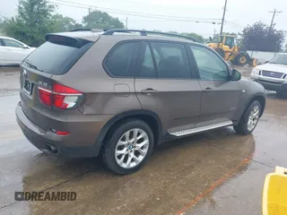2012 BMW X5 35i z VIN 5UXZV4C51CL749379, wystawiony jako IAAI lot #42494275 z przebiegiem 137 768 mil mil oraz . Historia ofert i sprzedaży dostępna na DreamBid. Obrazek 4.