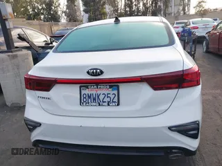 2020 Kia Forte LXS z VIN 3KPF24AD1LE170599, wystawiony jako IAAI lot #41692301 z przebiegiem 60 980 mil mil oraz . Historia ofert i sprzedaży dostępna na DreamBid. Obrazek 16.