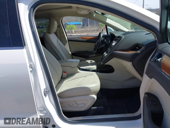2018 Lincoln MKC Select with VIN 5LMCJ2D90JUL14751, listed as a IAAI auction lot 42091255 with 51,333 mi miles and . Bid and sale history available at DreamBid. Image 5.