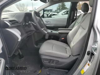 2025 Toyota Sienna XLE with VIN 5TDJRKEC7SS227680, listed as a Copart auction lot 48118175 with 1,085 mi miles and Salvage Title. Bid and sale history available at carsss.com. Image 7.