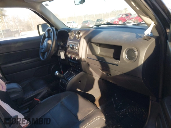 2014 Jeep Patriot Latitude with VIN 1C4NJPFAXED681859, listed as a IAAI auction lot 41271373 with 173,529 mi miles and . Bid and sale history available at DreamBid. Image 5.