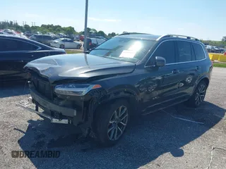 2017 Volvo XC90 Momentum z VIN YV4A22PK6H1149002, wystawiony jako IAAI lot #41405845 z przebiegiem 105 292 mil mil oraz . Historia ofert i sprzedaży dostępna na DreamBid. Obrazek 2.
