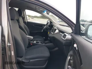 2018 Kia Sorento LX with VIN 5XYPGDA31JG426849, listed as a IAAI auction lot 41019262 with 102,366 mi miles. Bid and sale history available at carsss.com. Image 5.