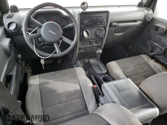 2007 Jeep Wrangler Unlimited X z VIN 1J4GA39197L181305, wystawiony jako Copart lot #45928555 z przebiegiem Nie podano mil oraz Szkoda całkowita • Salvage title. Historia ofert i sprzedaży dostępna na DreamBid. Obrazek 8.