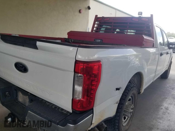 2017 Ford F-350 XL z VIN 1FT7W3AT7HED28246, wystawiony jako IAAI lot #42672583 z przebiegiem 133 085 mil mil oraz . Historia ofert i sprzedaży dostępna na DreamBid. Obrazek 20.