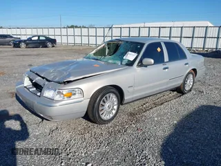 2010 Mercury Grand Marquis LS z VIN 2MEBM7FV2AX635506, wystawiony jako IAAI lot #41597727 z przebiegiem Nie podano mil oraz . Historia ofert i sprzedaży dostępna na DreamBid. Obrazek 2.