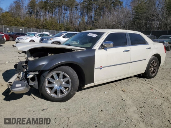 2008 Chrysler 300 C Hemi z VIN 2C3LA63H08H207403, wystawiony jako Copart lot #46221455 z przebiegiem Nie podano mil oraz Szkoda całkowita • Salvage title. Historia ofert i sprzedaży dostępna na DreamBid. Obrazek 1.