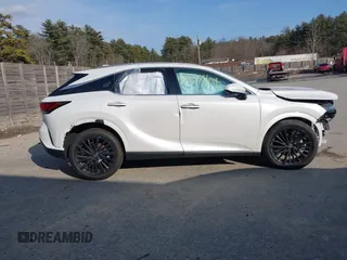 2024 Lexus RX 350h z VIN 2T2BBMCA3RC062053, wystawiony jako IAAI lot #41232401 z przebiegiem 763 mil mil oraz . Historia ofert i sprzedaży dostępna na DreamBid. Obrazek 13.