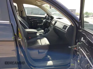 2018 Volkswagen Atlas SE with VIN 1V2CR2CA7JC535473, listed as a IAAI auction lot 42279008 with 88,409 mi miles and . Bid and sale history available at DreamBid. Image 5.