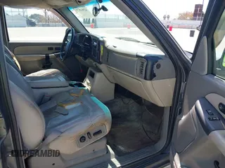 2001 Chevrolet Tahoe LT with VIN 1GNEC13T91R113281, listed as a IAAI auction lot 42081879 with 227,760 mi miles. Bid and sale history available at carsss.com. Image 5.