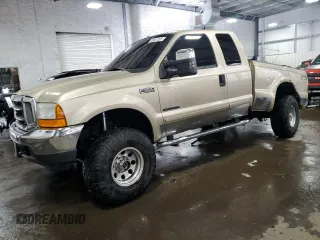 2001 Ford Super Duty F-250 XL with VIN 1FTNX21F51EC56106, listed as a Copart auction lot 89001365 with 153,839 mi miles and Salvage Title. Bid and sale history available at carsss.com. Image 1.