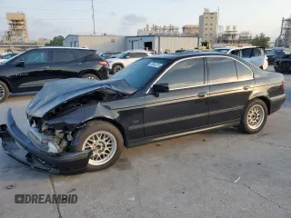 2000 BMW 5 Series 528i z VIN WBADM6340YGU20588, wystawiony jako Copart lot #53842375 z przebiegiem Nie podano mil oraz Szkoda całkowita • Salvage title. Historia ofert i sprzedaży dostępna na DreamBid. Obrazek 1.