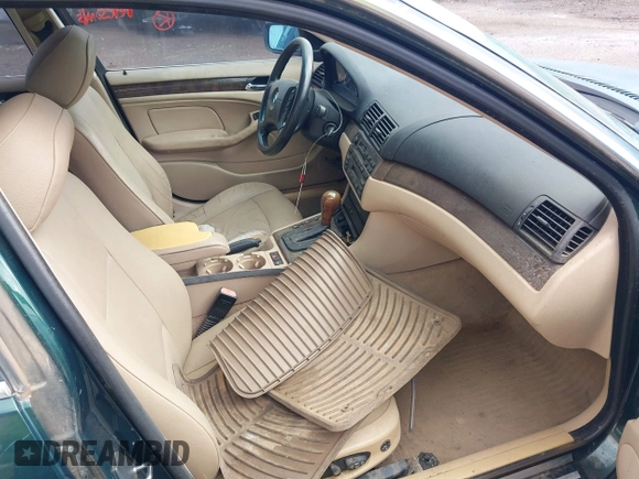 2001 BMW 3 Series 330i with VIN WBAAV53451JS95364, listed as a IAAI auction lot 40947092 with 240,108 mi miles. Bid and sale history available at carsss.com. Image 5.