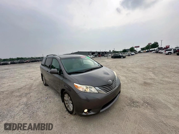 2013 Toyota Sienna XLE z VIN 5TDDK3DC1DS062365, wystawiony jako Copart lot #61709045 z przebiegiem 252 932 mil mil oraz Czysty tytuł • Clean title. Historia ofert i sprzedaży dostępna na DreamBid. Obrazek 1.