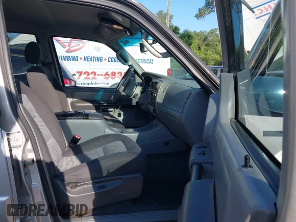 2003 Ford Explorer Sport Trac XLS z VIN 1FMZU67EX3UB19974, wystawiony jako IAAI lot #42563671 z przebiegiem 133 452 mil mil oraz . Historia ofert i sprzedaży dostępna na DreamBid. Obrazek 5.