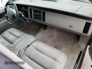 1995 Cadillac Fleetwood z VIN 1G6DW52P7SR707766, wystawiony jako Copart lot #88814915 z przebiegiem 140 958 mil mil oraz Tytuł czysty. Historia ofert i sprzedaży dostępna na DreamBid. Obrazek 8.