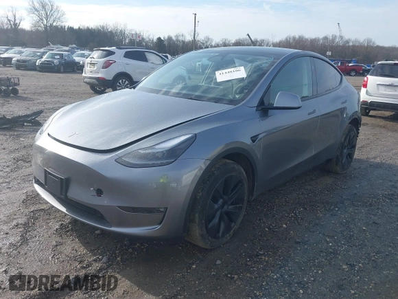 2025 Tesla Model Y Long Range with VIN 7SAYGDEE3SF218015, listed as a IAAI auction lot 41448106 with 1,588 mi miles and . Bid and sale history available at carsss.com. Image 2.