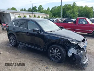 2018 Mazda CX-5 Grand Touring z VIN JM3KFBDM5J0307785, wystawiony jako IAAI lot #42302609 z przebiegiem 81 974 mil mil oraz . Historia ofert i sprzedaży dostępna na DreamBid. Obrazek 1.