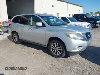 2014 Nissan Pathfinder SV with VIN 5N1AR2MN5EC733089, listed as a IAAI auction lot 42017470 with 159,523 mi miles. Bid and sale history available at carsss.com. Image 1.