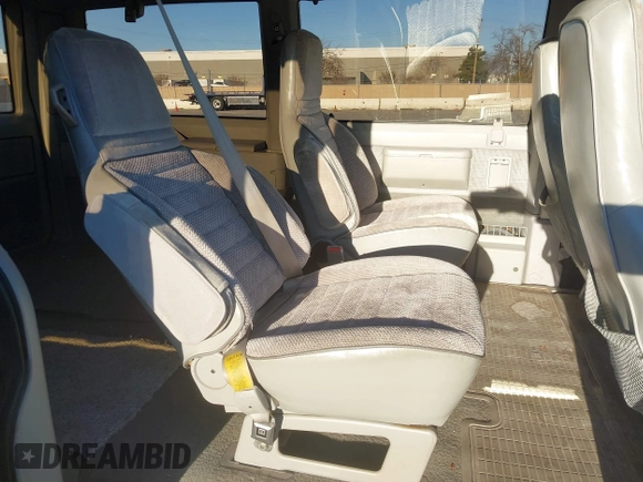 1991 Chevrolet Astro with VIN 1GNDM19Z2MB123653, listed as a IAAI auction lot 41388286 with 175,009 mi miles. Bid and sale history available at carsss.com. Image 8.
