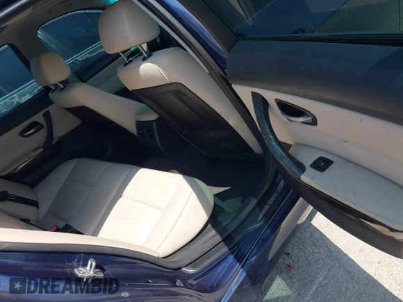 2011 BMW 3 Series 328i z VIN WBAPH7C56BE680769, wystawiony jako IAAI lot #42333900 z przebiegiem Nie podano mil oraz . Historia ofert i sprzedaży dostępna na DreamBid. Obrazek 8.