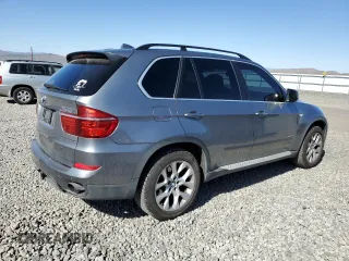 2013 BMW X5 xDrive35i z VIN 5UXZV4C59D0E01402, wystawiony jako Copart lot #55064725 z przebiegiem 108 373 mil mil oraz Szkody całkowita. Historia ofert i sprzedaży dostępna na DreamBid. Obrazek 3.