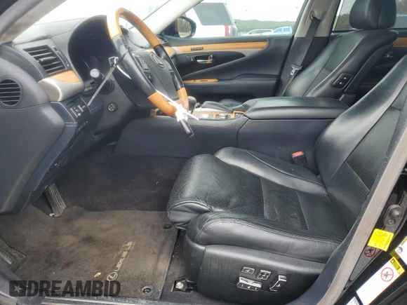 2013 Lexus LS z VIN JTHDU1EF0D5015775, wystawiony jako Copart lot #56936895 z przebiegiem 97 826 mil mil oraz Czysty tytuł • Clean title. Historia ofert i sprzedaży dostępna na DreamBid. Obrazek 7.