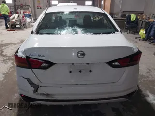 2019 Nissan Altima 2.5 S with VIN 1N4BL4BV1KC129923, listed as a IAAI auction lot 41894444 with 135,159 mi miles. Bid and sale history available at carsss.com. Image 16.