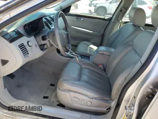 2008 Cadillac DTS 1SA z VIN 1G6KD57Y38U183004, wystawiony jako Copart lot #50410805 z przebiegiem Nie podano mil oraz Szkoda całkowita • Salvage title. Historia ofert i sprzedaży dostępna na DreamBid. Obrazek 7.