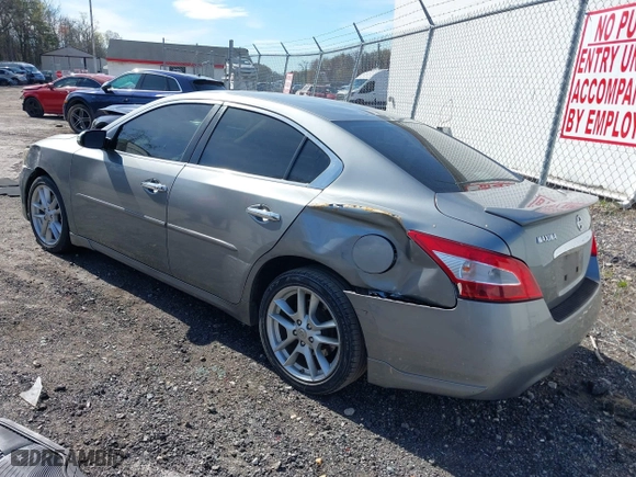 2009 Nissan Maxima 3.5 S with VIN 1N4AA51E89C813578, listed as a IAAI auction lot 39108267 with 148,937 mi miles. Bid and sale history available at carsss.com. Image 3.