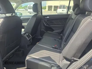 2024 Volkswagen Tiguan SE z VIN 3VV3B7AXXRM097540, wystawiony jako IAAI lot #42809080 z przebiegiem 25 390 mil mil oraz . Historia ofert i sprzedaży dostępna na DreamBid. Obrazek 1.