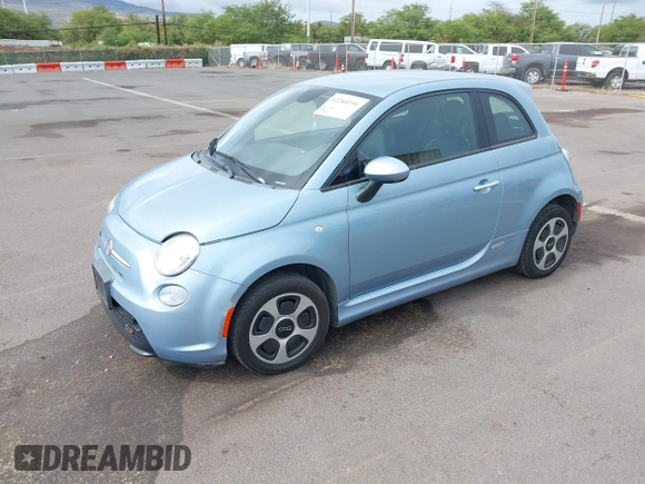 2015 FIAT 500e z VIN 3C3CFFGE1FT503214, wystawiony jako IAAI lot #42260391 z przebiegiem 52 403 mil mil oraz . Historia ofert i sprzedaży dostępna na DreamBid. Obrazek 2.