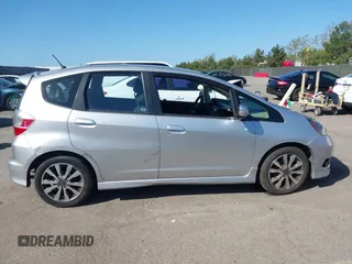 2013 Honda Fit Sport с VIN JHMGE8H6XDC022677, выставлен на аукционе IAAI как лот 41799038 с пробегом Не указан миль и . История ставок и продаж доступна на DreamBid. Изображение 12.