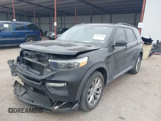 2020 Ford Explorer XLT with VIN 1FMSK7DH9LGC27951, listed as a IAAI auction lot 41623009 with 93,918 mi miles. Bid and sale history available at carsss.com. Image 2.