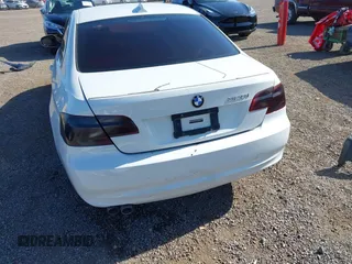 2011 BMW 3 Series 328i z VIN WBAKE3C55BE557511, wystawiony jako IAAI lot #42276665 z przebiegiem Nie podano mil oraz . Historia ofert i sprzedaży dostępna na DreamBid. Obrazek 6.