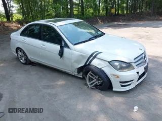 2012 Mercedes-Benz C 300 Sport z VIN WDDGF8BB7CR212099, wystawiony jako IAAI lot #42411121 z przebiegiem 202 811 mil mil oraz . Historia ofert i sprzedaży dostępna na DreamBid. Obrazek 1.