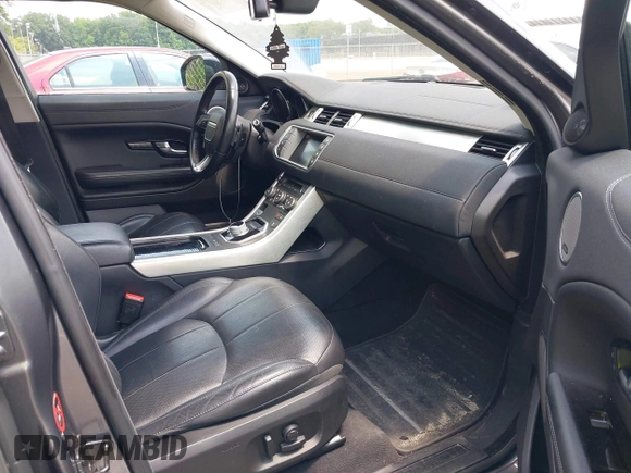 2016 Land Rover Range Rover Evoque SE z VIN SALVP2BG9GH136803, wystawiony jako IAAI lot #39655067 z przebiegiem 153 434 mil mil oraz . Historia ofert i sprzedaży dostępna na DreamBid. Obrazek 5.