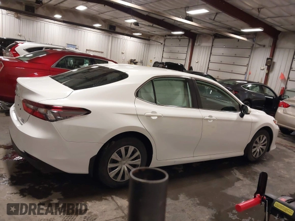 2022 Toyota Camry Hybrid LE with VIN 4T1C31AK4NU589284, listed as a IAAI auction lot 41570420 with 47,565 mi miles. Bid and sale history available at carsss.com. Image 13.