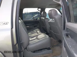 2003 Chevrolet Suburban Z71 with VIN 3GNFK16Z43G112291, listed as a IAAI auction lot 42148059 with Not Provided miles. Bid and sale history available at carsss.com. Image 8.