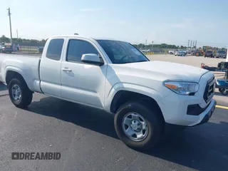 2023 Toyota Tacoma SR z VIN 3TYRZ5CN3PT027187, wystawiony jako IAAI lot #42334368 z przebiegiem 37 819 mil mil oraz . Historia ofert i sprzedaży dostępna na DreamBid. Obrazek 1.