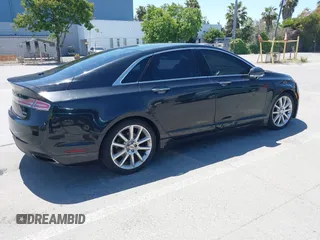 2015 Lincoln MKZ Hybrid z VIN 3LN6L2LU2FR614175, wystawiony jako IAAI lot #42381184 z przebiegiem 221 943 mil mil oraz . Historia ofert i sprzedaży dostępna na DreamBid. Obrazek 4.