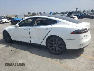 2013 Tesla Model S Performance z VIN 5YJSA1DP1DFP20689, wystawiony jako Copart lot #56869305 z przebiegiem Nie podano mil oraz Szkoda całkowita • Salvage title. Historia ofert i sprzedaży dostępna na DreamBid. Obrazek 2.
