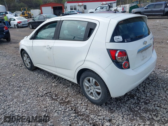 2012 Chevrolet Sonic LS z VIN 1G1JA6SH1C4162670, wystawiony jako IAAI lot #41936613 z przebiegiem 141 828 mil mil oraz . Historia ofert i sprzedaży dostępna na DreamBid. Obrazek 3.
