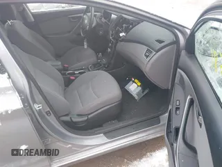2014 Hyundai Elantra SE z VIN KMHDH4AE9EU114165, wystawiony jako IAAI lot #40926581 z przebiegiem 113 455 mil mil oraz . Historia ofert i sprzedaży dostępna na DreamBid. Obrazek 5.