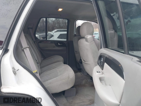 2005 GMC Envoy SLT with VIN 1GKDT13S952190876, listed as a IAAI auction lot 41308686 with 244,774 mi miles. Bid and sale history available at carsss.com. Image 8.